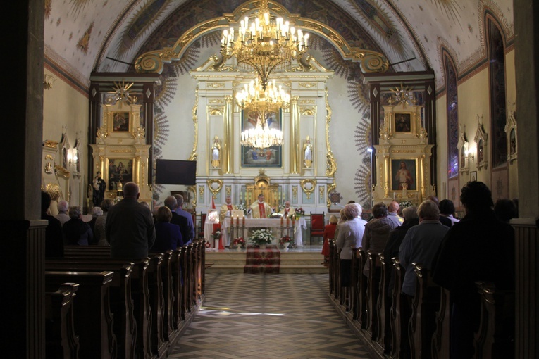 Do uszkodzenia ołtarza doszło w czasie sobotniej porannej Mszy św.