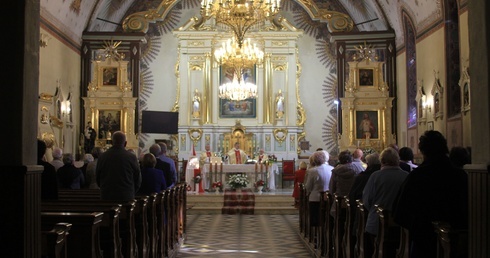 Do uszkodzenia ołtarza doszło w czasie sobotniej porannej Mszy św.