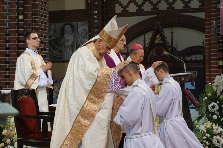 Święcenia kapłańskie w gliwickiej katedrze - cz. 1.