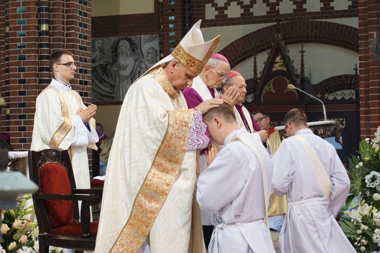 Święcenia kapłańskie w gliwickiej katedrze - cz. 1.