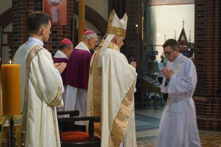 Święcenia kapłańskie w gliwickiej katedrze - cz. 1.