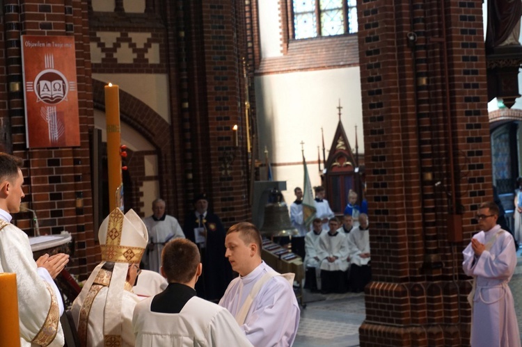 Święcenia kapłańskie w gliwickiej katedrze - cz. 1.