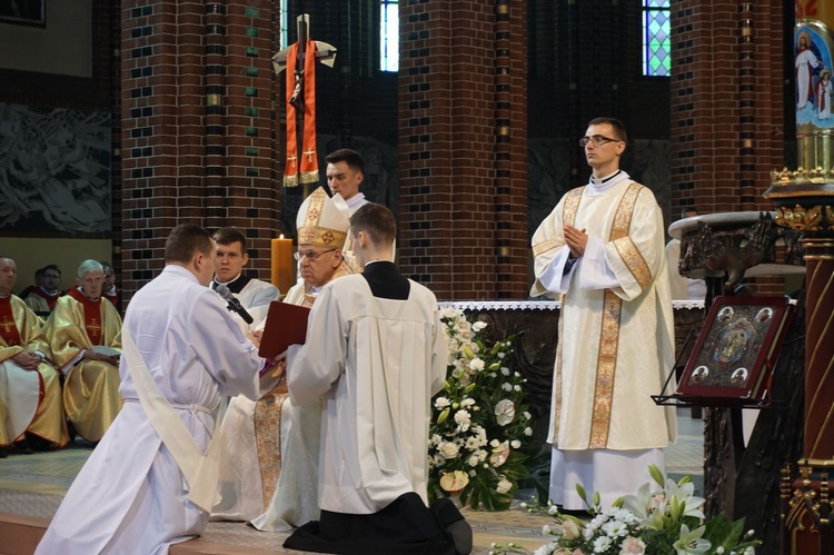 Święcenia kapłańskie w gliwickiej katedrze - cz. 1.