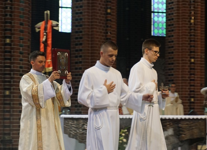 Święcenia kapłańskie w gliwickiej katedrze - cz. 1.