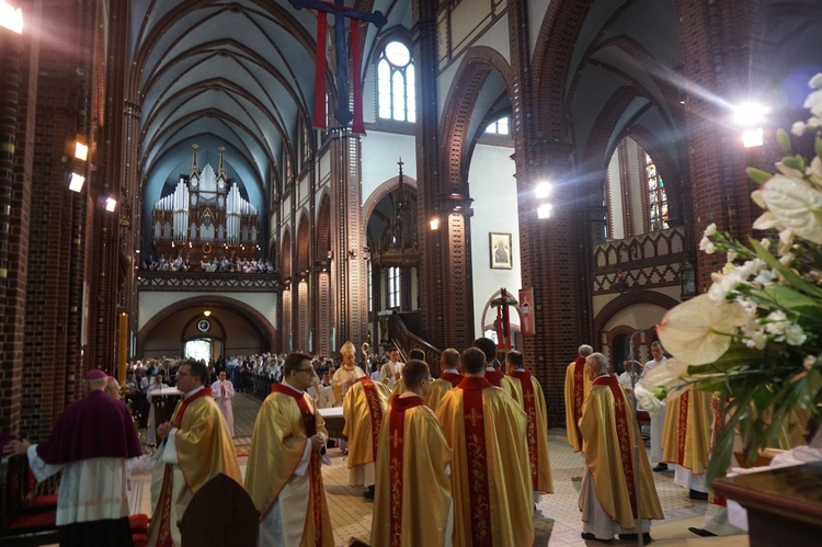 Święcenia kapłańskie w gliwickiej katedrze - cz. 1.