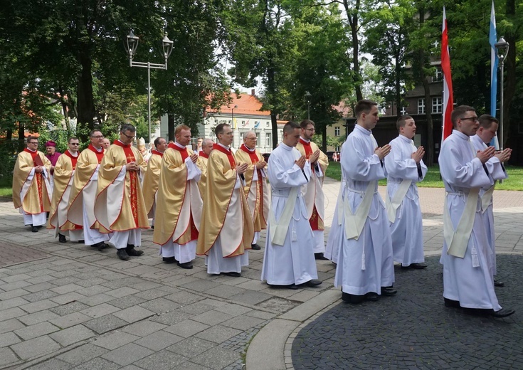 Święcenia kapłańskie w gliwickiej katedrze - cz. 1.