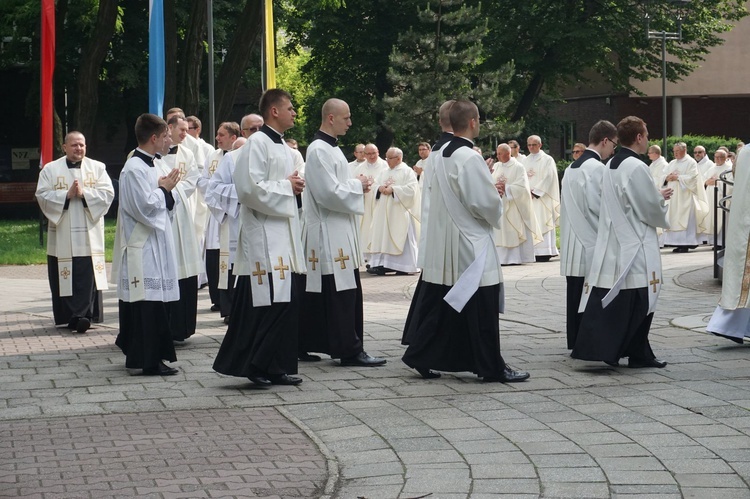 Święcenia kapłańskie w gliwickiej katedrze - cz. 1.