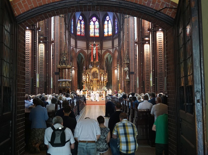 Święcenia kapłańskie w gliwickiej katedrze - cz. 2.