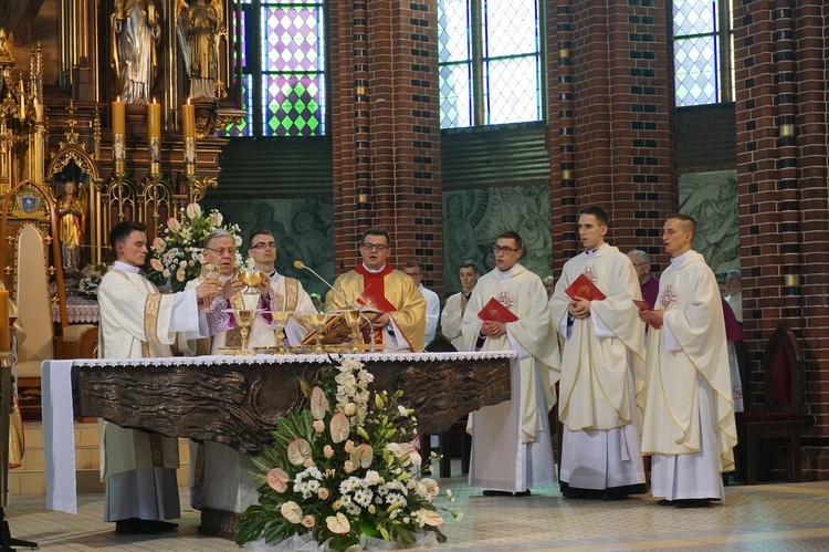 Święcenia kapłańskie w gliwickiej katedrze - cz. 2.