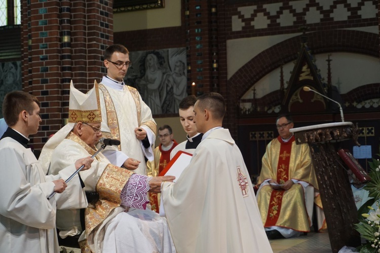 Święcenia kapłańskie w gliwickiej katedrze - cz. 2.