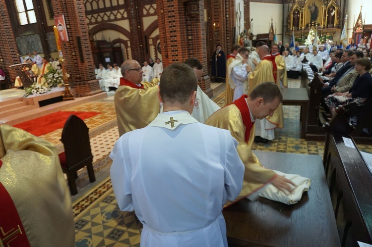 Święcenia kapłańskie w gliwickiej katedrze - cz. 2.