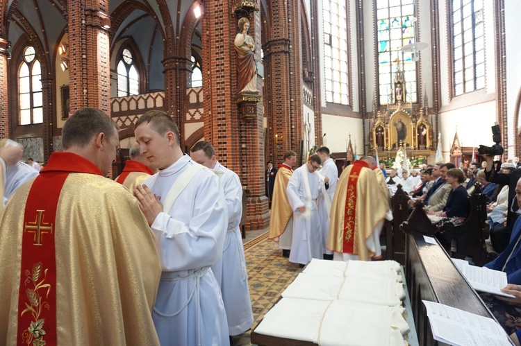 Święcenia kapłańskie w gliwickiej katedrze - cz. 2.