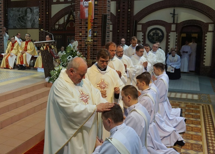 Święcenia kapłańskie w gliwickiej katedrze - cz. 2.