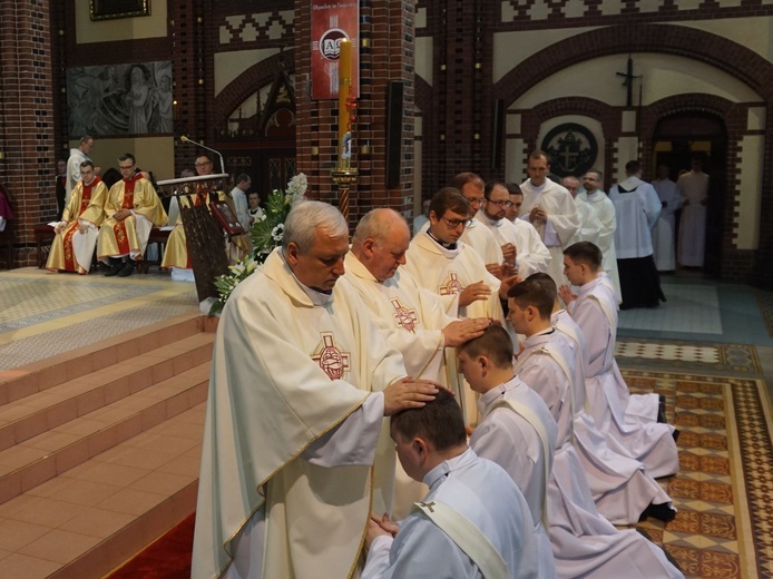 Święcenia kapłańskie w gliwickiej katedrze - cz. 2.