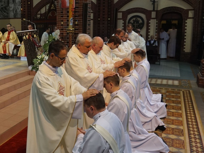 Święcenia kapłańskie w gliwickiej katedrze - cz. 2.