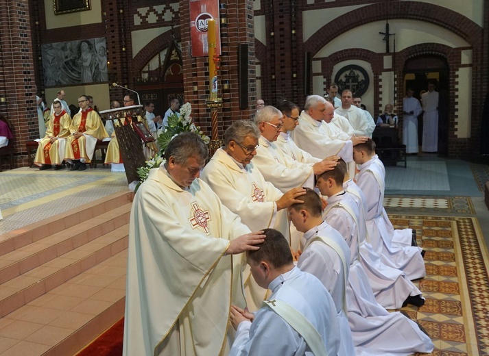 Święcenia kapłańskie w gliwickiej katedrze - cz. 2.