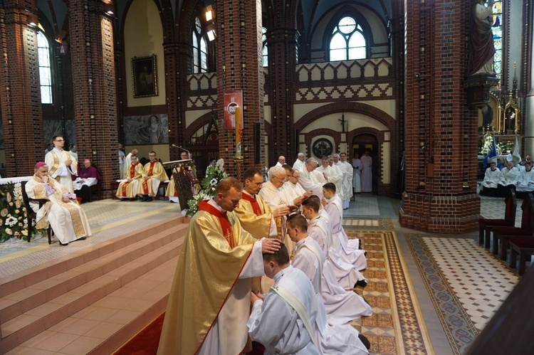 Święcenia kapłańskie w gliwickiej katedrze - cz. 2.