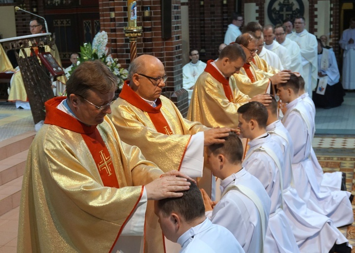 Święcenia kapłańskie w gliwickiej katedrze - cz. 2.