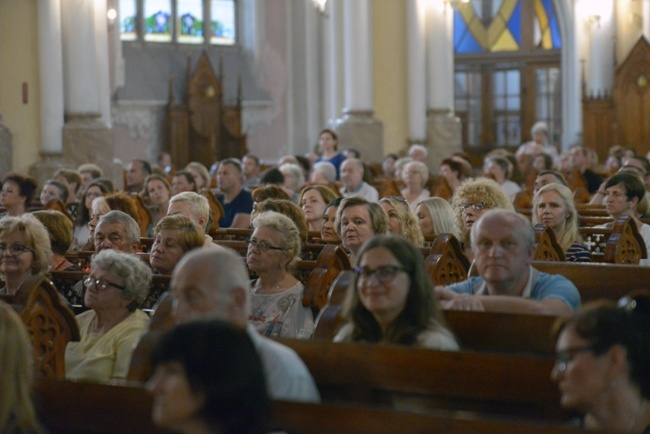 Wieczór uwielbienia w radomskiej katedrze