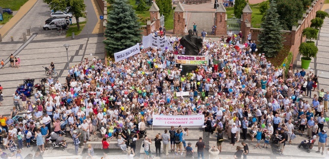 Rybnik. Tłumy na Marszu dla Życia