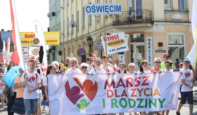 Radosna manifestacja poparcia dla życia i rodziny przeszła przez Oświęcim po raz ósmy...