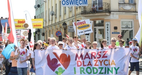 Radosna manifestacja poparcia dla życia i rodziny przeszła przez Oświęcim po raz ósmy...