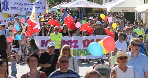 Marsz przeszedł od kościoła św. Jana na plac przy kościele garnizonowym.