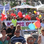 Marsz przeszedł od kościoła św. Jana na plac przy kościele garnizonowym.