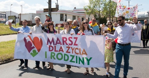 O rodzinie w środku miasta. Marsz dla Życia i Rodziny w Słupsku