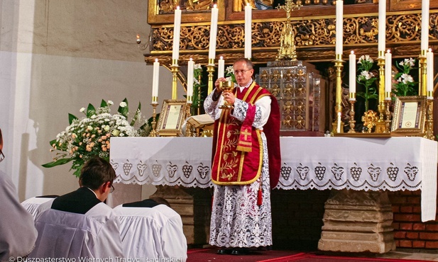 Zaatakowany nożem ksiądz już po operacji