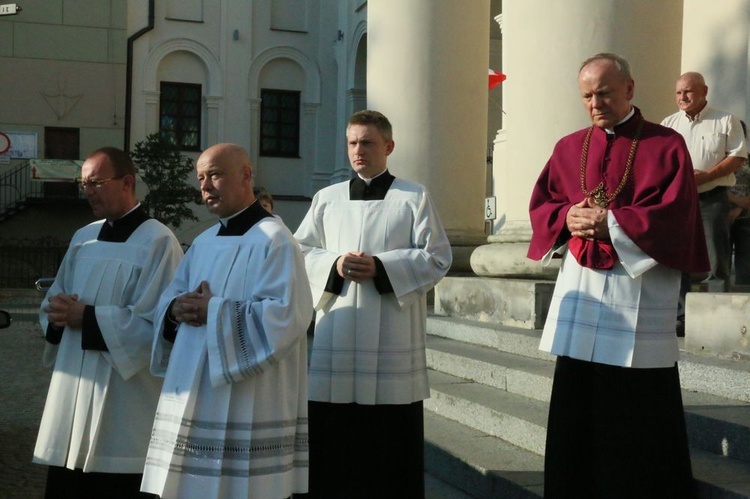 Rozpoczęły się uroczystości pogrzebowe abp Bolesława Pylaka