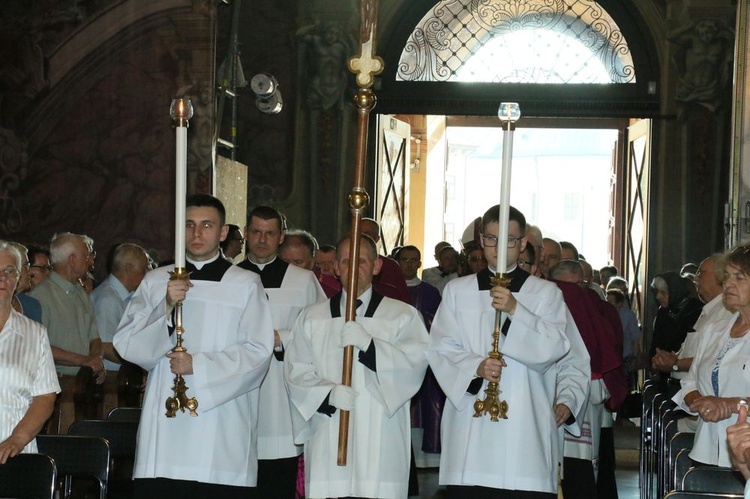Rozpoczęły się uroczystości pogrzebowe abp Bolesława Pylaka