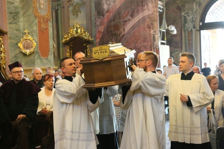 Rozpoczęły się uroczystości pogrzebowe abp Bolesława Pylaka