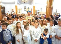 ▲	Wiele grup zrobiło pamiątkowe zdjęcie z biskupem świdnickim.