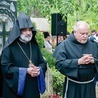 ▲	Biskup Markos Hovhannisyan z Kijowa i o. Janusz Jędryszek, gospodarz miejsca.