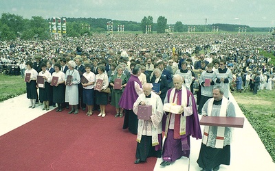 Mówi się, że w uroczystościach koronacji wzięło udział  ok. 120 tys. wiernych. Więcej zdjęć z tego wydarzenia na: zgg.gosc.pl.