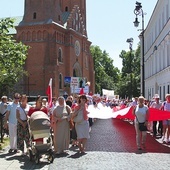 ▲	Płocki Marsz dla Życia i Rodziny ruszył papieskim szlakiem z katedry do placu Celebry Papieskiej.