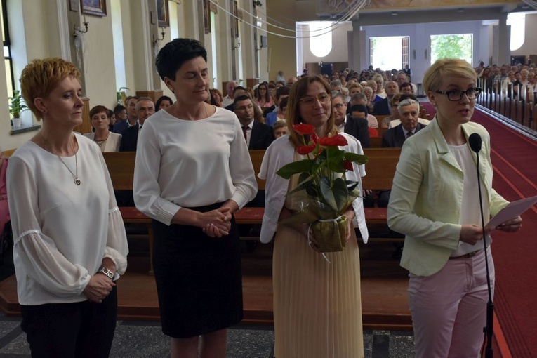 Podziękowanie za posługę proboszcza ks. Zbigniewowi Wolaninowi