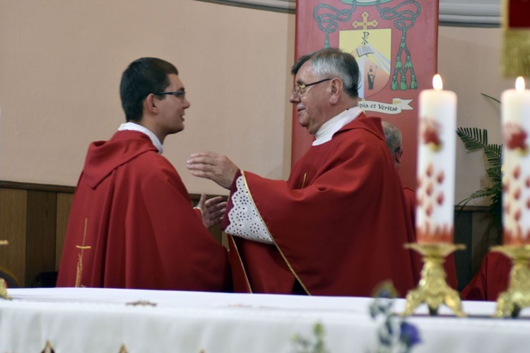 Podziękowanie za posługę proboszcza ks. Zbigniewowi Wolaninowi