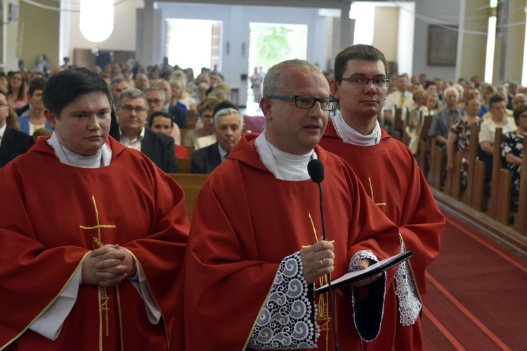 Podziękowanie za posługę proboszcza ks. Zbigniewowi Wolaninowi