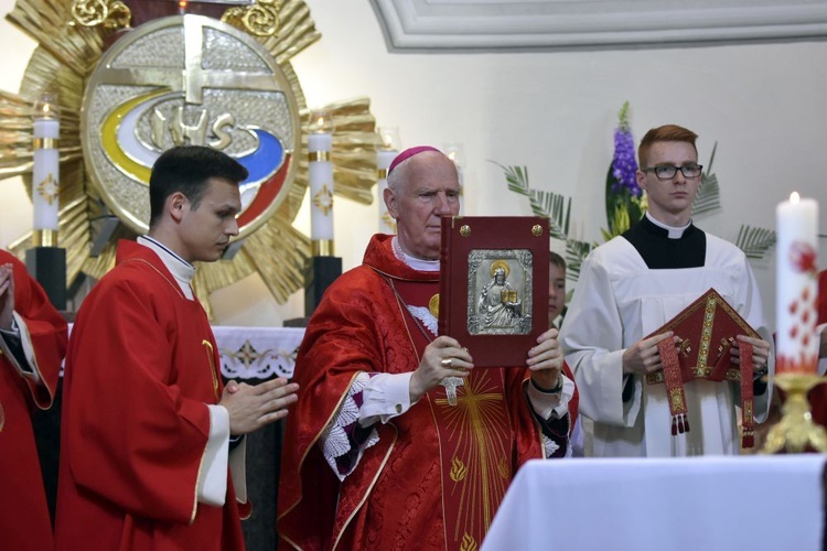 Podziękowanie za posługę proboszcza ks. Zbigniewowi Wolaninowi