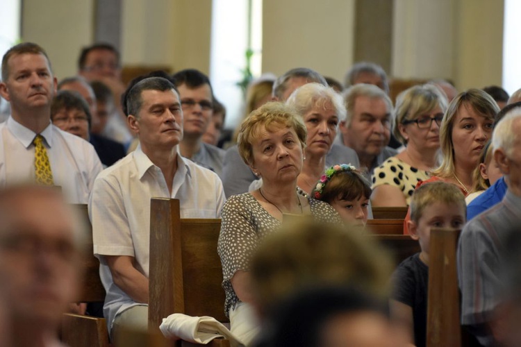 Podziękowanie za posługę proboszcza ks. Zbigniewowi Wolaninowi