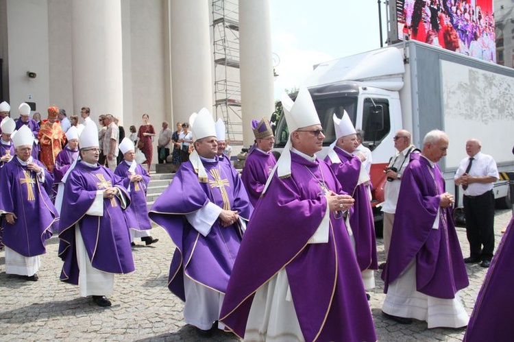 Pogrzeb abp. Bolesława Pylaka