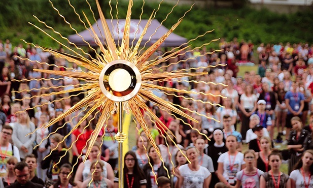 Adoracja Najświętszego Sakramentu w czasie Dni Młodych w Klimontowie.
8.06.2019 Klimontów