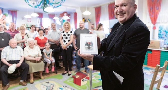 Zupa z soczewicy, potrawka z jagnięciny z ciecierzycą, kurczak duszony z figami i morelami. Takie przysmaki tylko na Kursie Biblijnym w Orzegowie. Ks. Tomasz Kusz opowiadał o Biblii od kuchni.