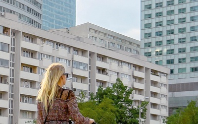 Elektryczne hulajnogi można wypożyczać w kilku polskich miastach. Najpopularniejsza z umożliwiających  to aplikacji ma prawie  120 tys. użytkowników.