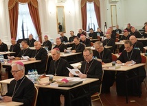 Obrady rozpoczęto modlitwą z liturgii godzin.