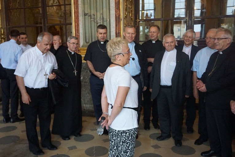 Biskupi w zamku Książ