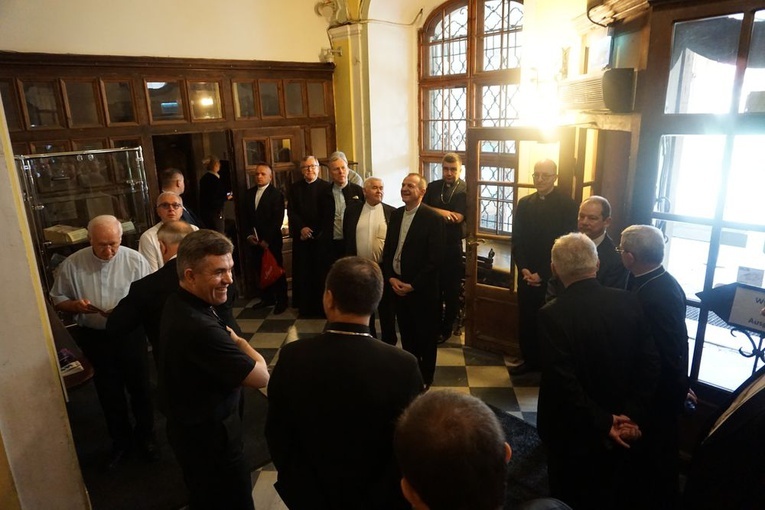 Biskupi w zamku Książ