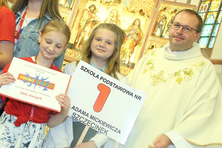 Pielgrzymka Szkolnych Kół Caritas, cz. 1 - Eucharystia